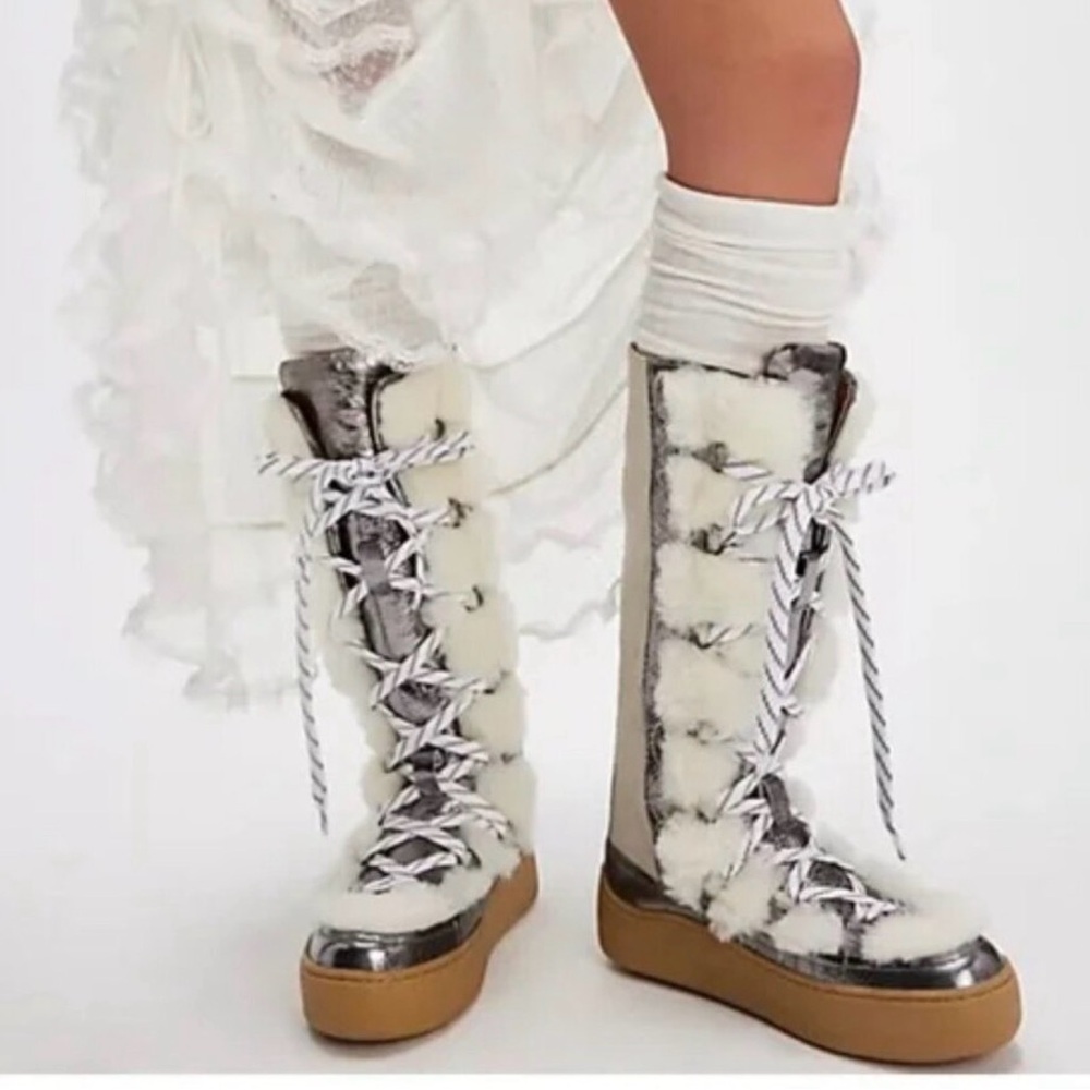 NEW Free People Wilder Silver Mukluk Boots - Leather For Women size 9